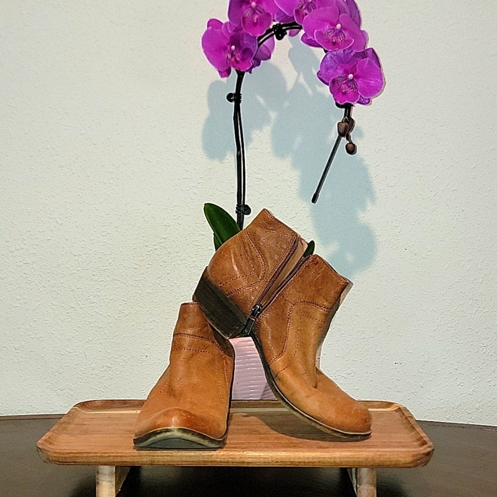 Lucky Brand 6.5 brown leather bootie